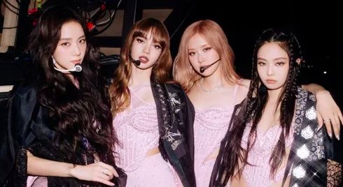 This contains an image of Blackpink
