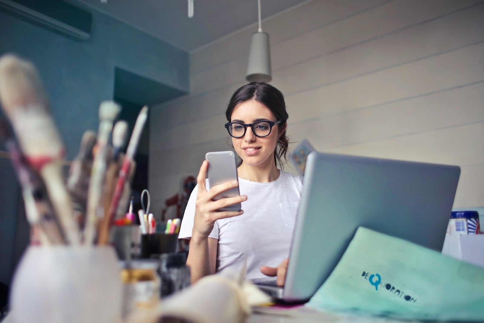 A woman sending a text message invitation