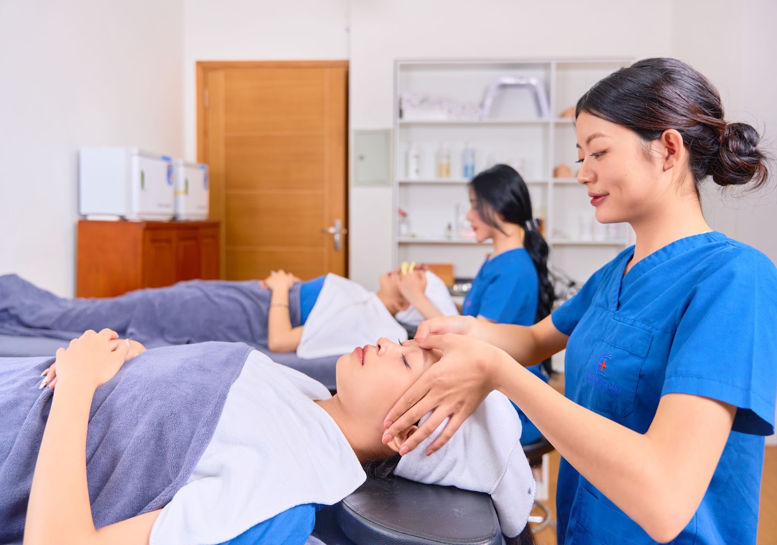 Cơ Hội Nghề Nghiệp và Làm Việc trong Ngành Chăm Sóc Sắc Đẹp