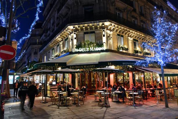 Street-side cafes and brasseries