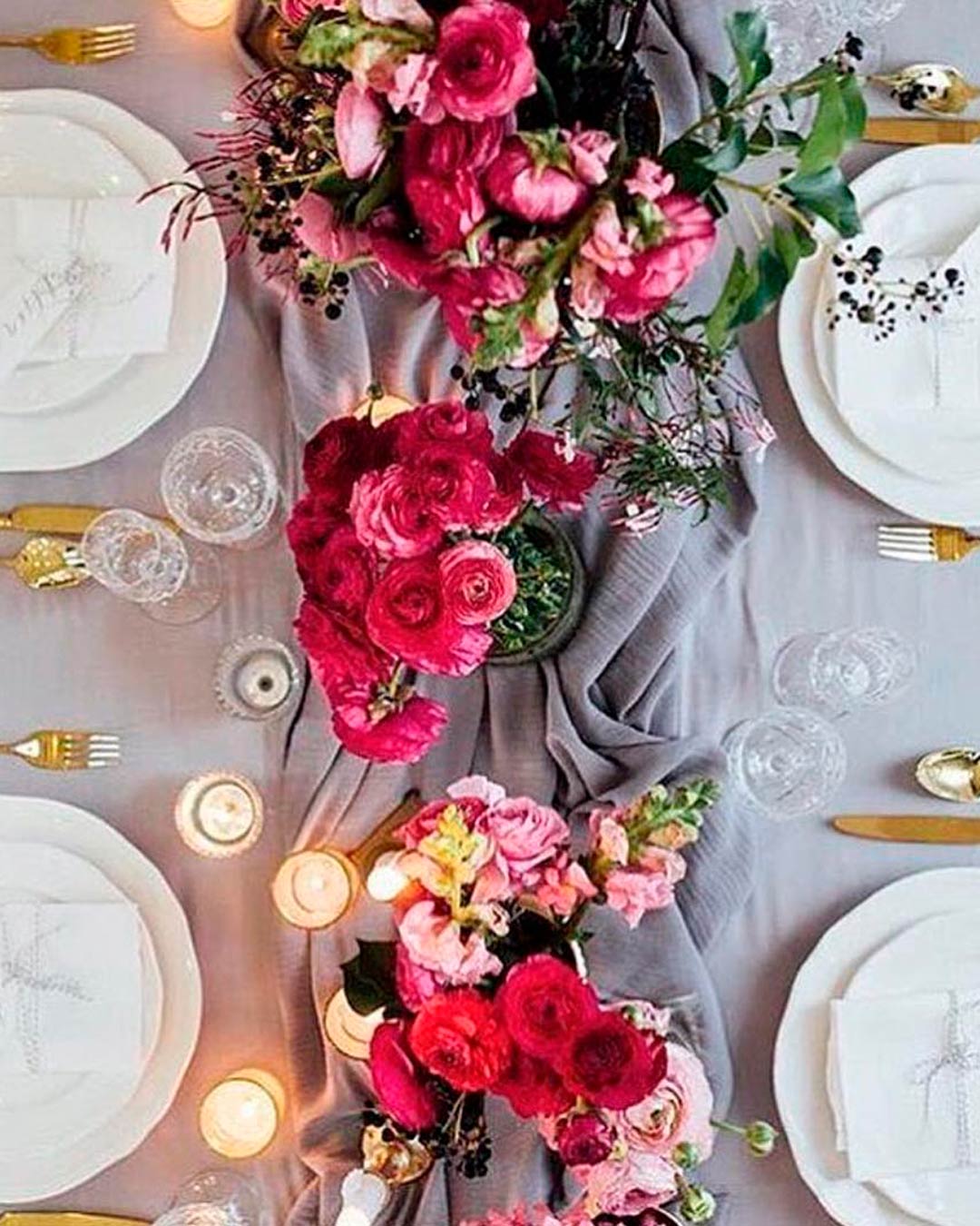 red and white wedding colors table decor