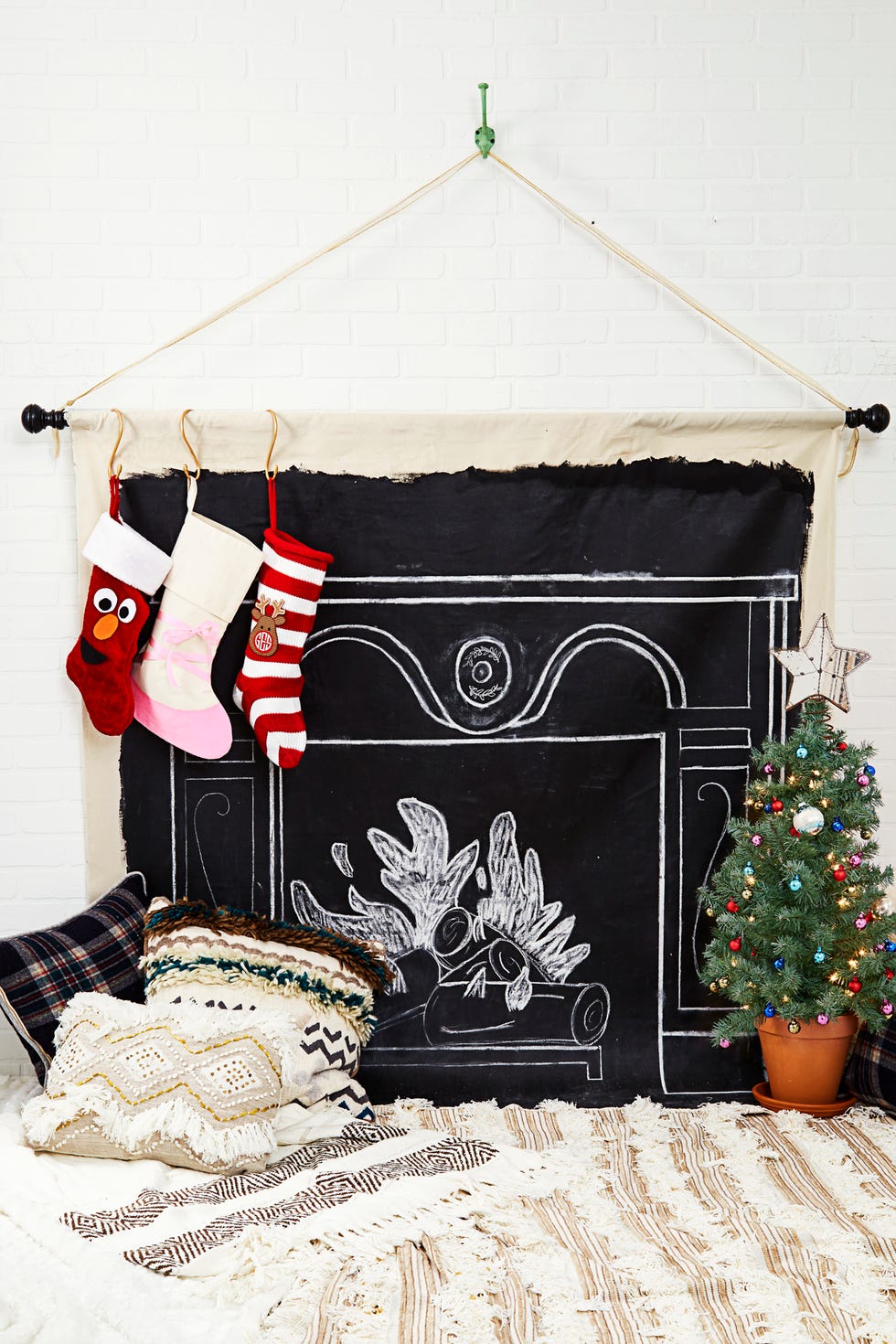 Christmas Decoration Ideas - Mural Fireplace