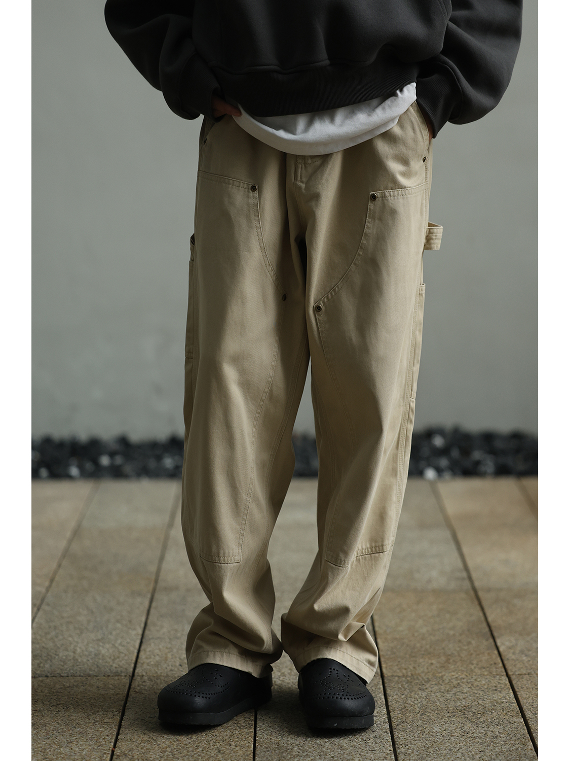 Casual Comfort: Khaki Carpenter Pants for the Modern Men