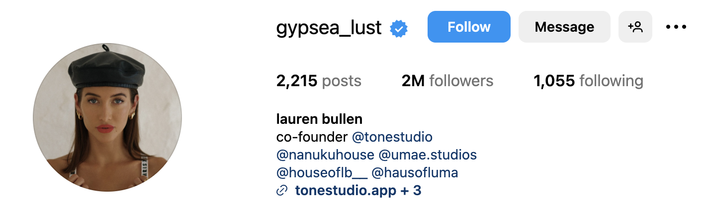 Fashion-forward travel influencer Lauren Bullen instagram profile