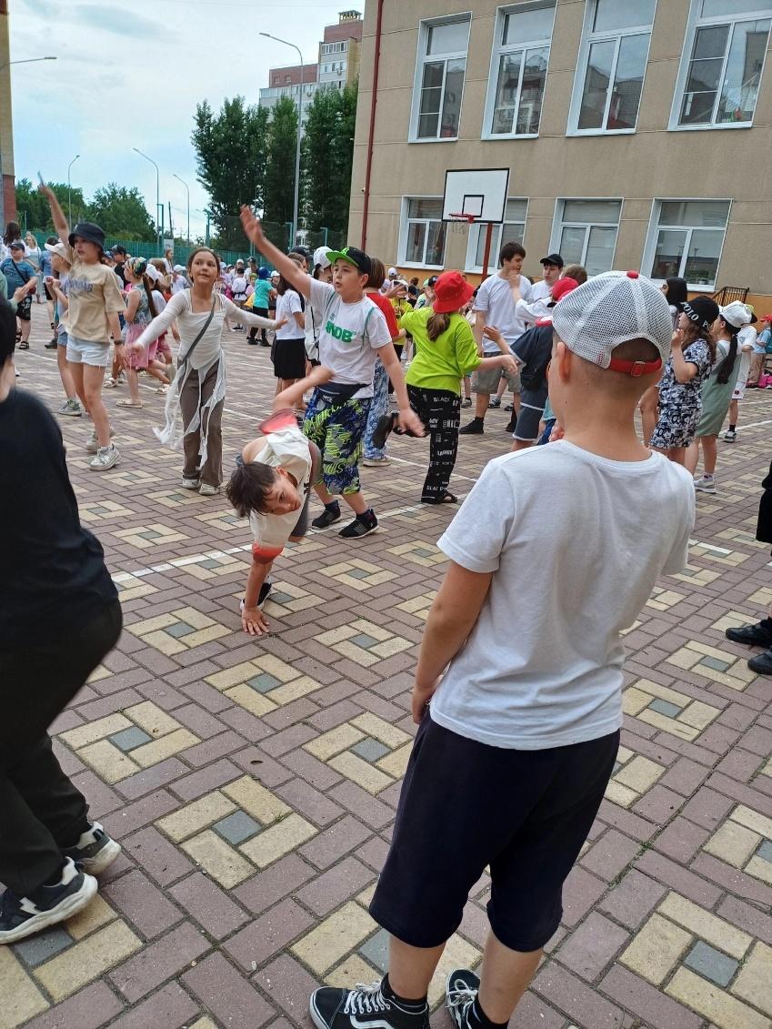 https://sun9-8.userapi.com/impg/_EbKPz4rjnxSeEIVRHYwHJ1_4Thn5Aommu8oIA/f5LDmf-boG4.jpg?size=1620x2160&quality=95&sign=0b22af8b39c30fa2750ffaf7e19f1dfc&type=album