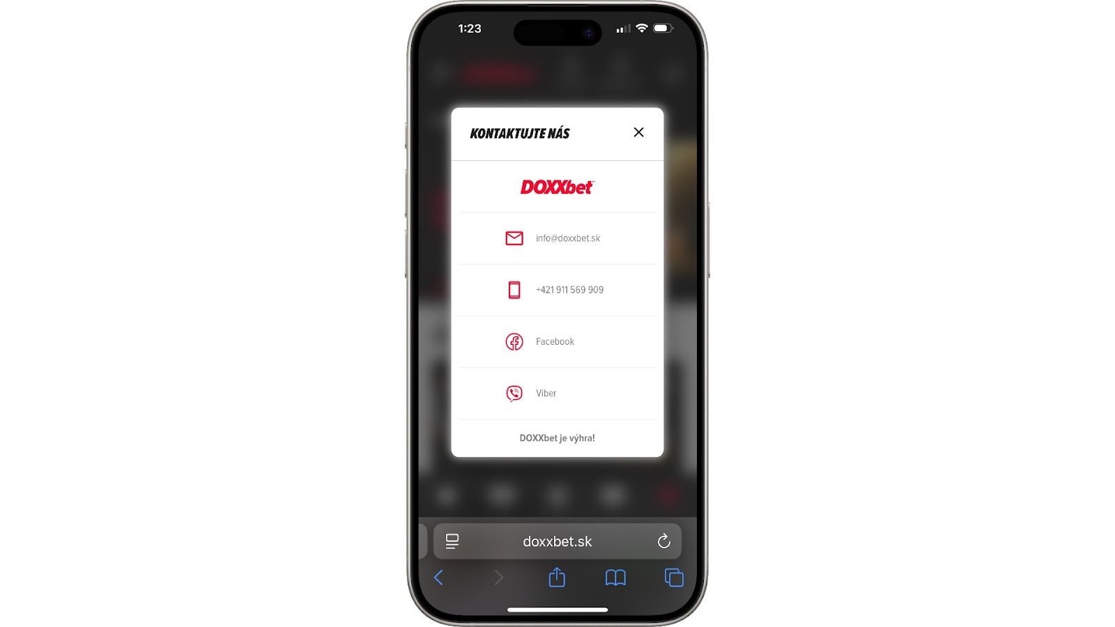 Kontaktné údaje DOXXbet kasína zobrazené na mobile – e-mail, telefónne číslo, Facebook a Viber podpora na stránke doxxbet.sk.