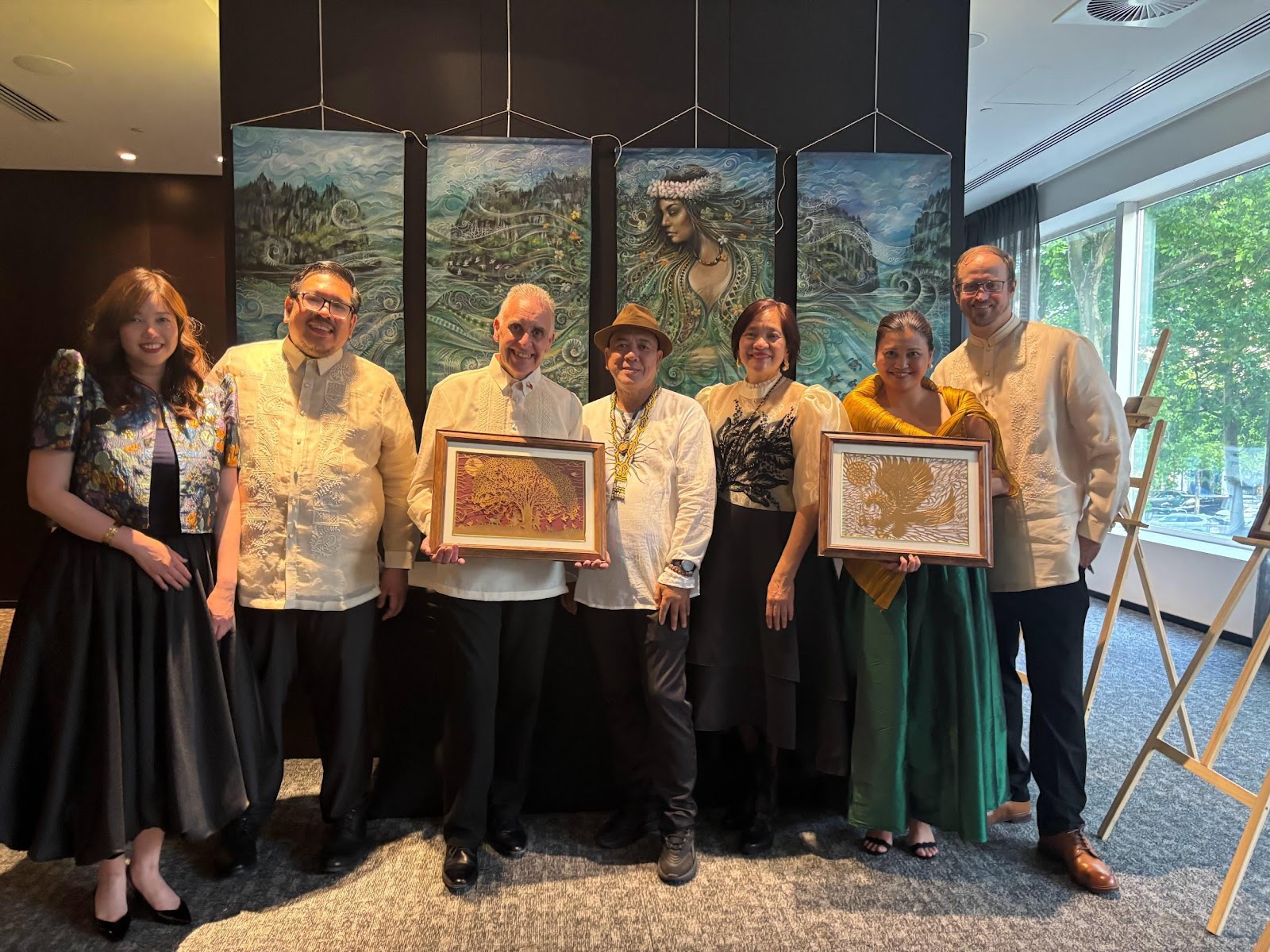 A group of people holding framed artAI-generated content may be incorrect.