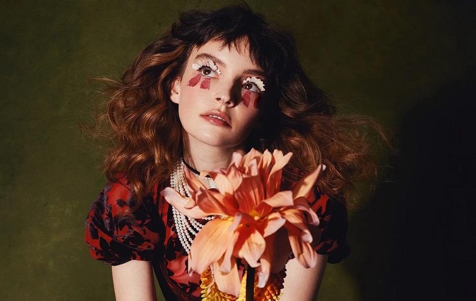 Querendo a liberdade para mandar qualquer um se f****, Lauren Mayberry  anuncia primeiro disco sem o Chvrches