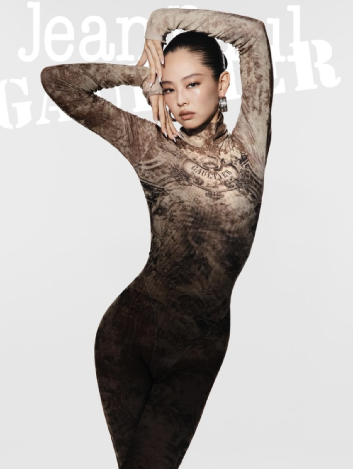 A picture of BLACKPINK Jennie S-Line body photos
