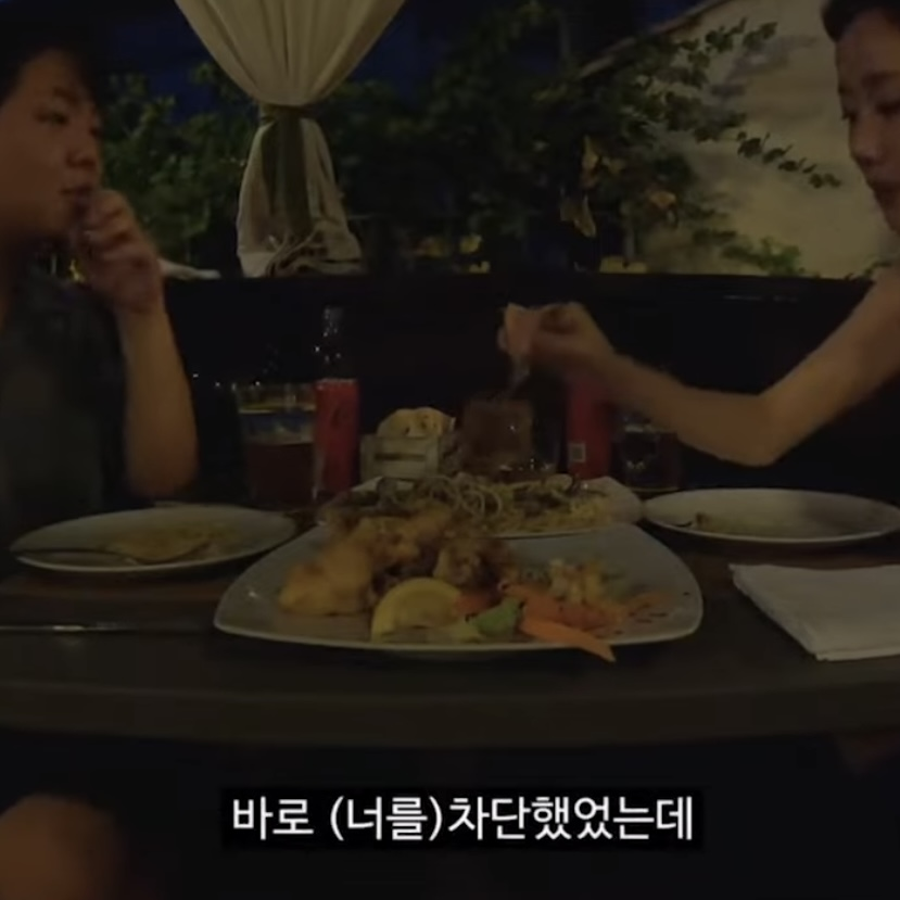텍스트, 사람, 테이블웨어, 인간의 얼굴이(가) 표시된 사진AI가 생성한 콘텐츠는 부정확할 수 있습니다.