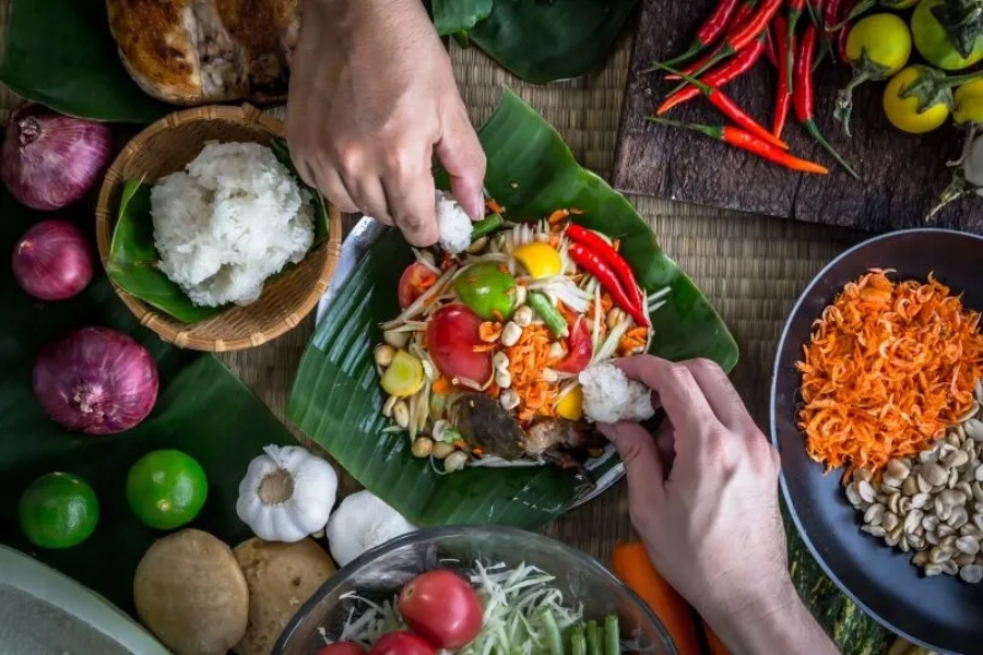 Eating customs in Laos