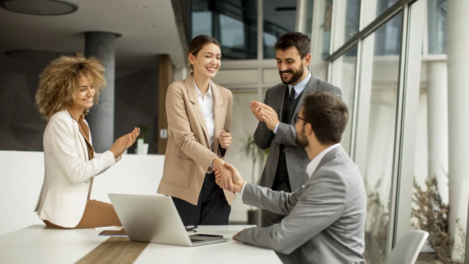 "The Promoter" không bao giờ thiếu năng lượng 