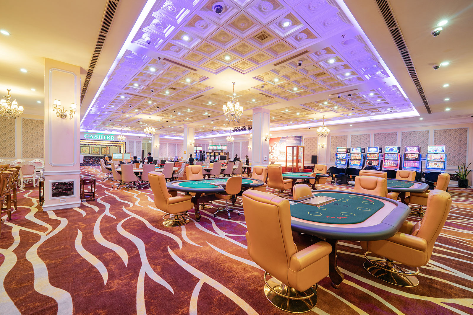 Không gian Casino - Câu lạc bộ Quốc tế Hoàng Gia
