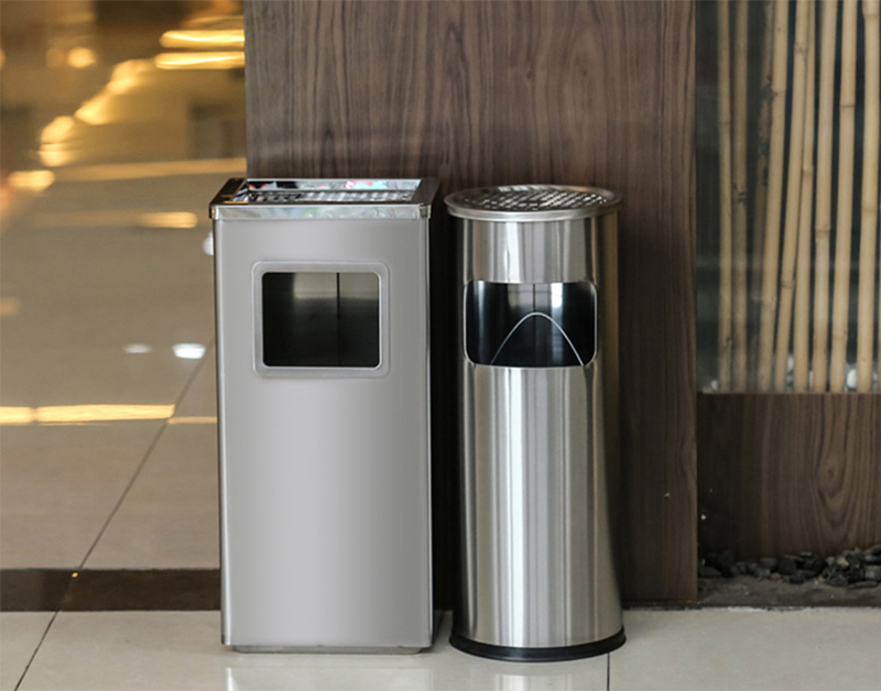 Làm sao để vệ sinh thùng rác inox có gạt tàn?