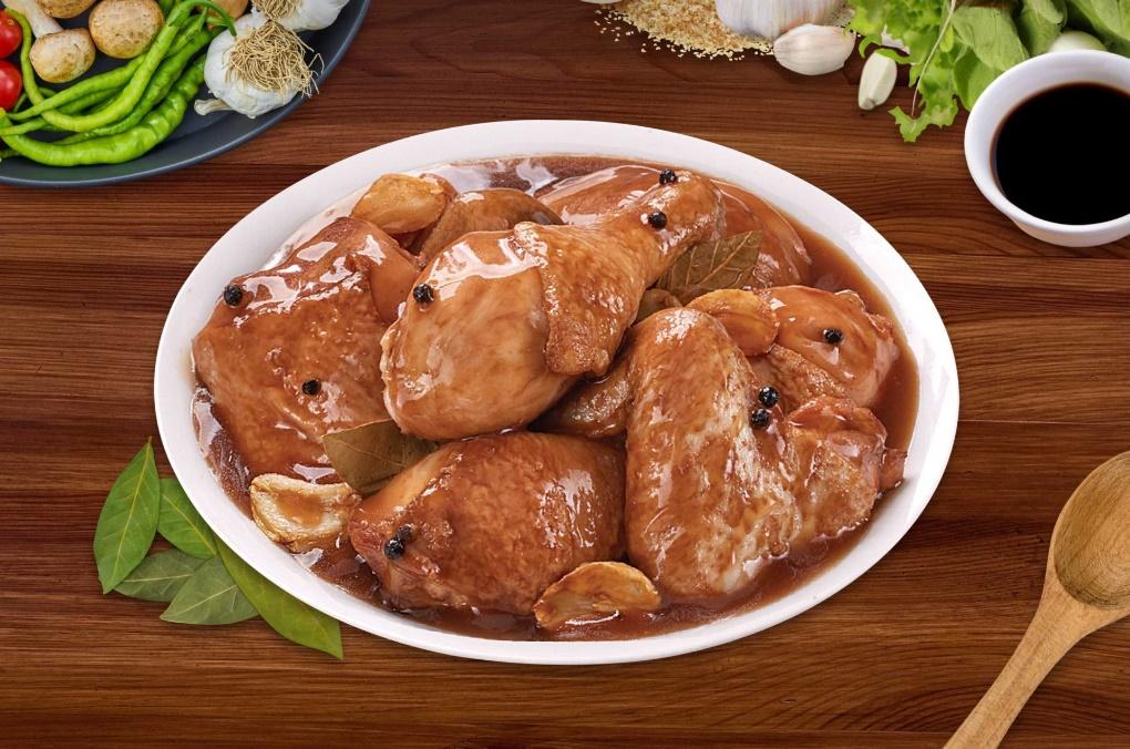A bowl of food on a table

Description automatically generated