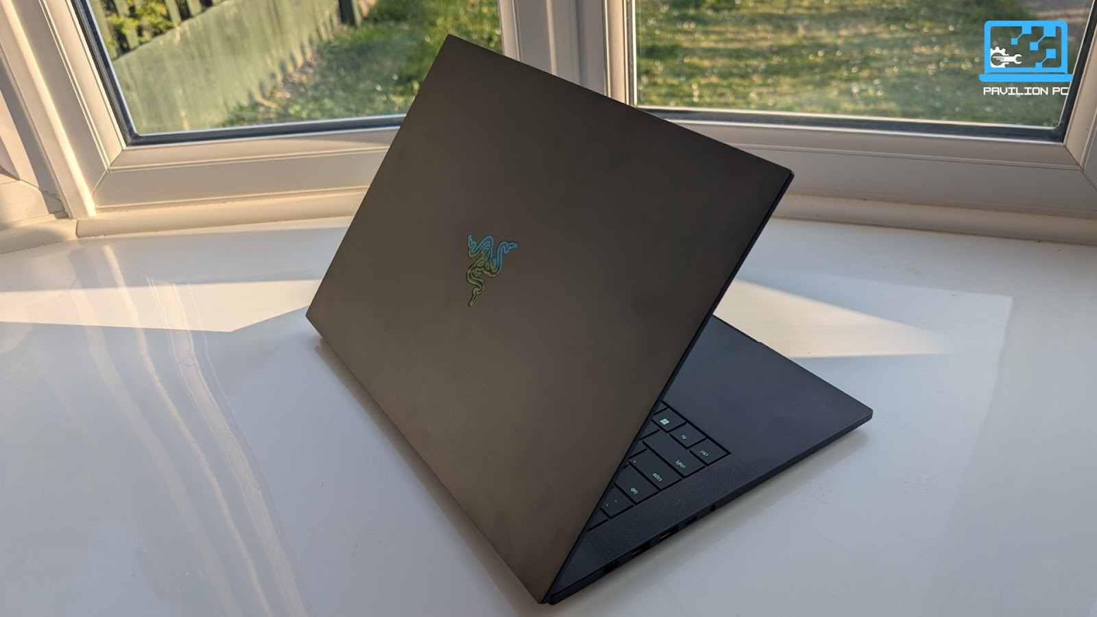Image of razor blade 18