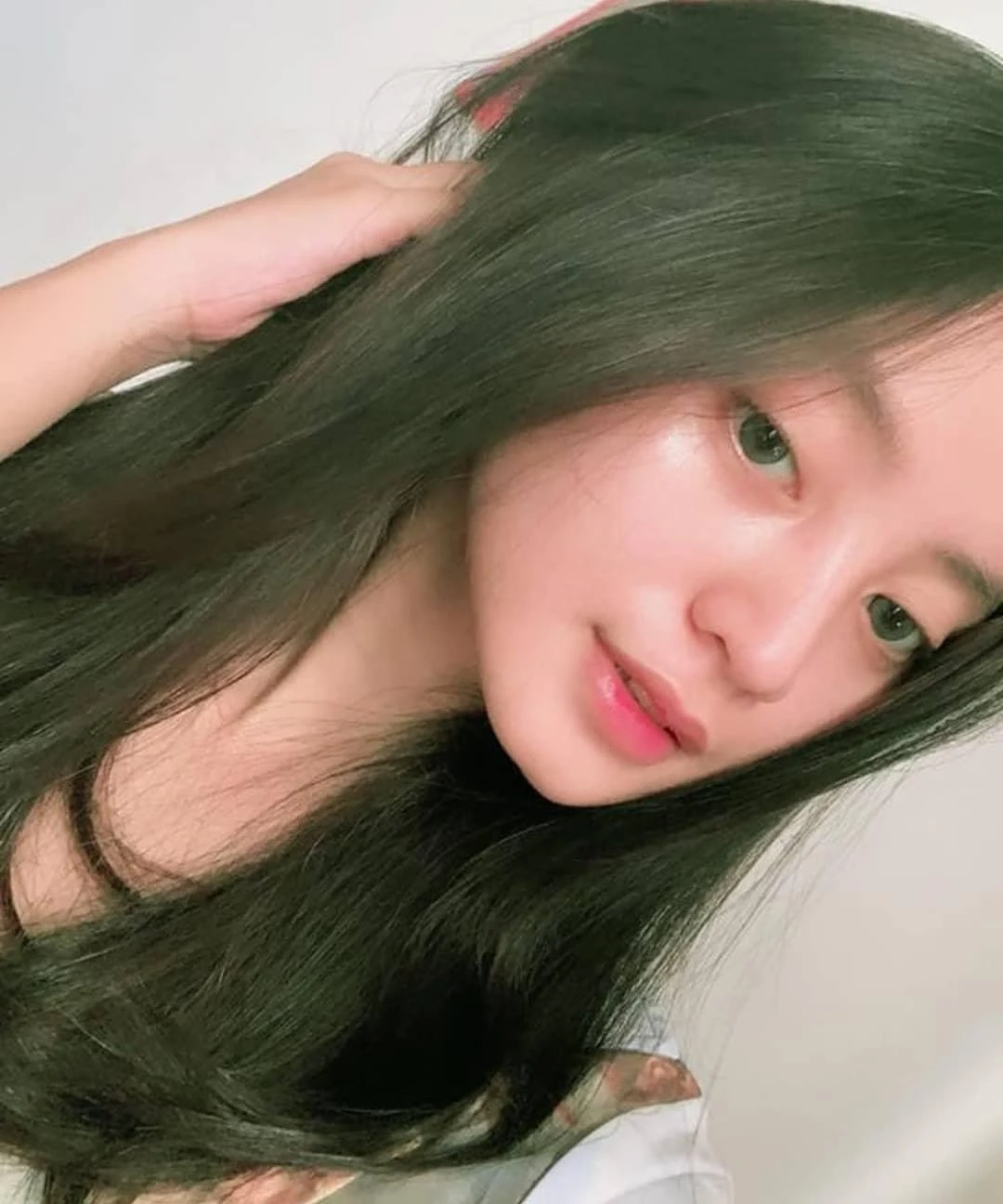 Gadis Manja Membuat Hati Meleleh, gadis manja, cewek imut, tatapan menggoda