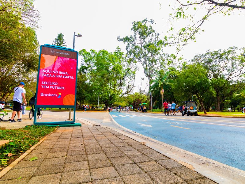 totem publicitario externo localização