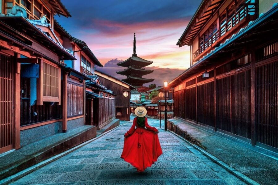 Professional kimono photography experience in Gion district Kyoto with expert guidance through photogenic locations and traditional styling services
