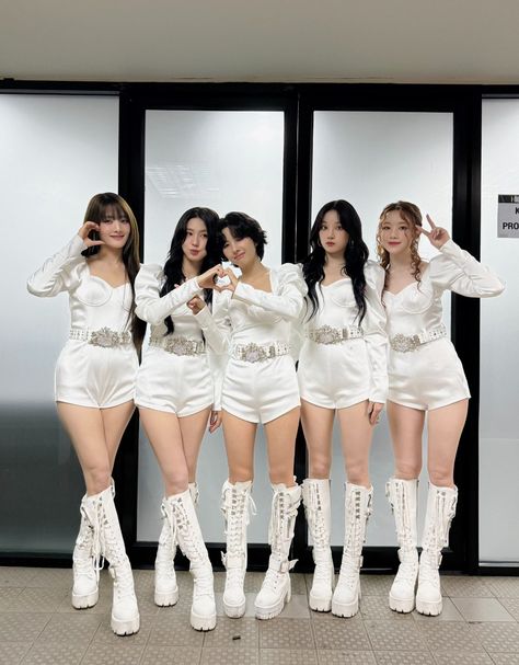 This contains an image of  (G)I-DLE
 girls  dressed in all white outfits