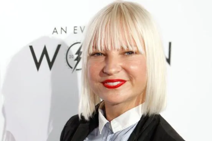 Sia Furler Net Worth, Early life, Wiki, Personal life, Family, Relationship, Career And More