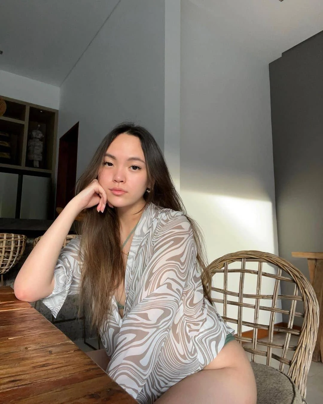 Cewek Seksi Terpesona, cewek seksi, terpesona, menggoda