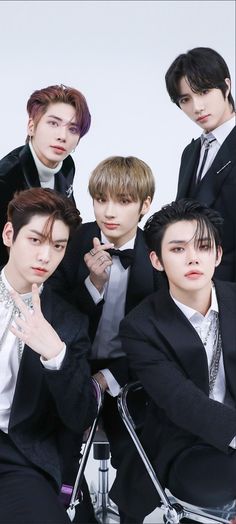 This contain  group ofTXT  member  in suits 