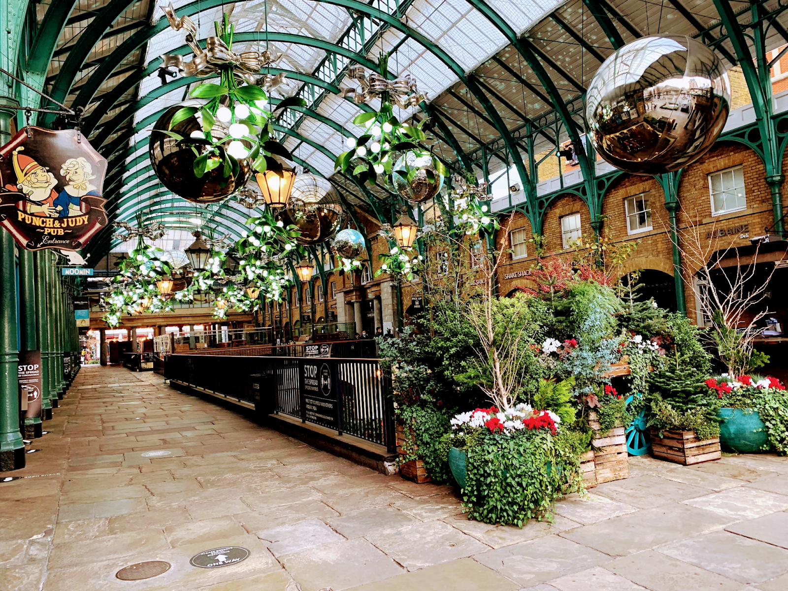 outer view of the Covent Garden market