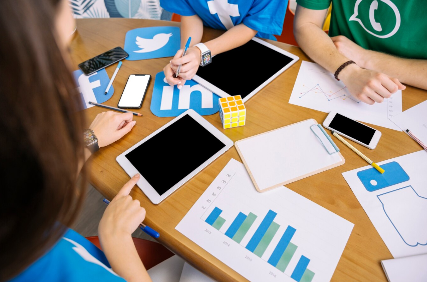Apa Itu Social Media Monitoring