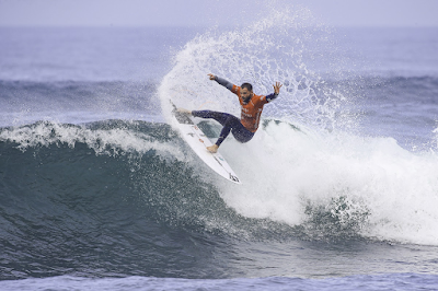 Alejo Muniz é o terceiro brasileiro a garantir vaga no CT 2025 por antecipação (Foto: @WSL / Laurent Masurel)