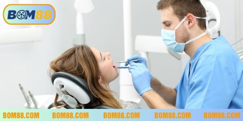 mơ thấy bác sĩ cầm dao, kéo
