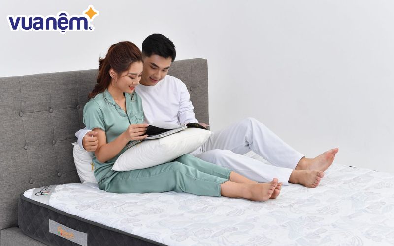 Nệm có độ cứng vừa phải giúp tuần hoàn máu và hạn chế được tình trạng mỏi lưng khi thức dậy cũng như tránh được hiện tượng cong vẹo cột sống