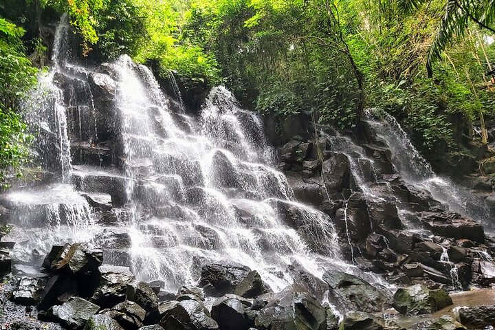 Kanto Lampo Waterfall