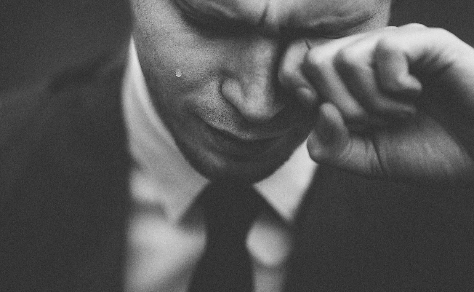 An emotional man in tears | Source: Pixabay