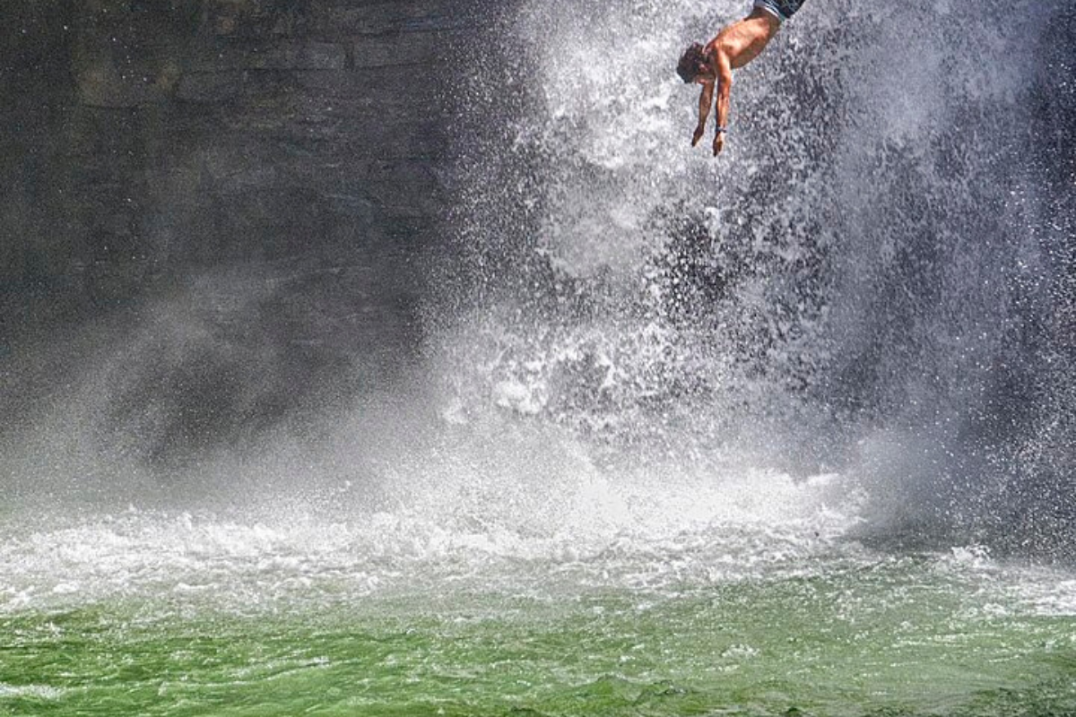 A man diving in Nauyaca Waterfalls
