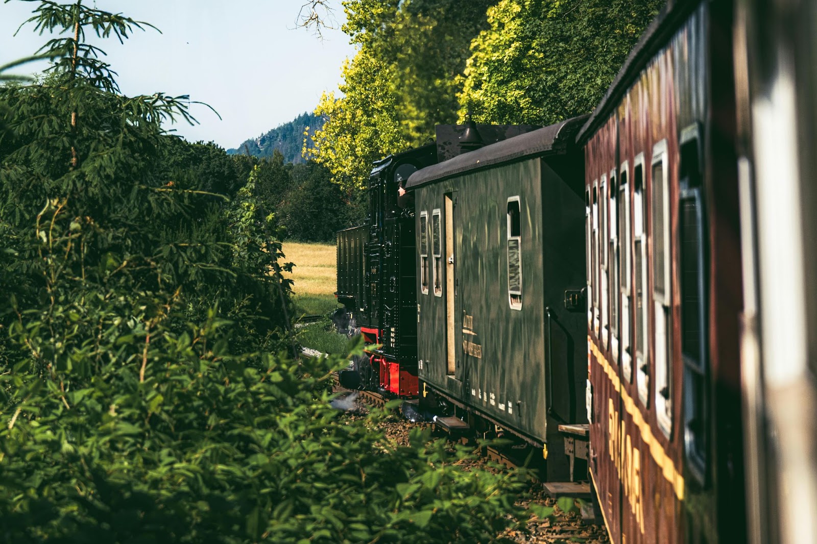 5 betoverende dorpen in Zwitserland die je eens met de trein moet bezoeken