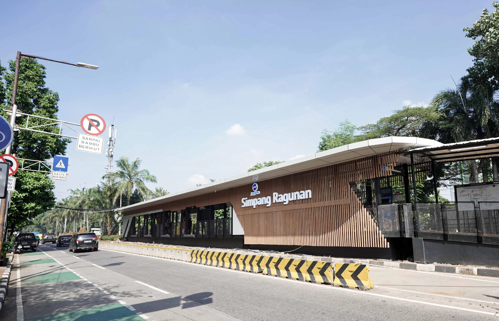 Halte Simpang Ragunan. Sumber Berita Jakarta