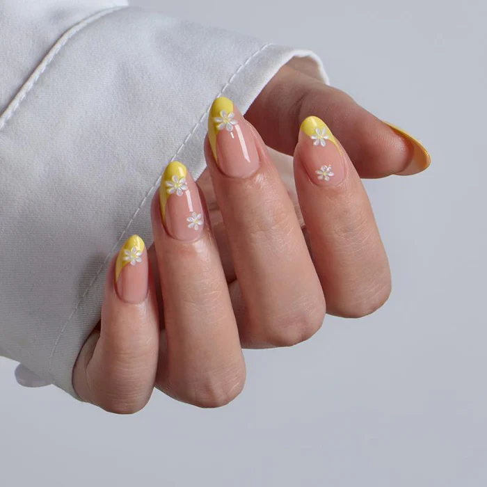Delicate Daisy Accents