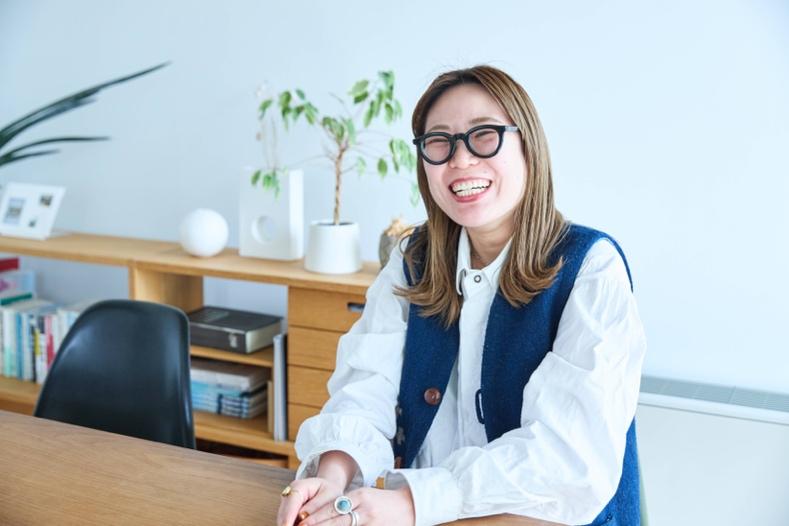 椅子に座っている女性

AI によって生成されたコンテンツは間違っている可能性があります。