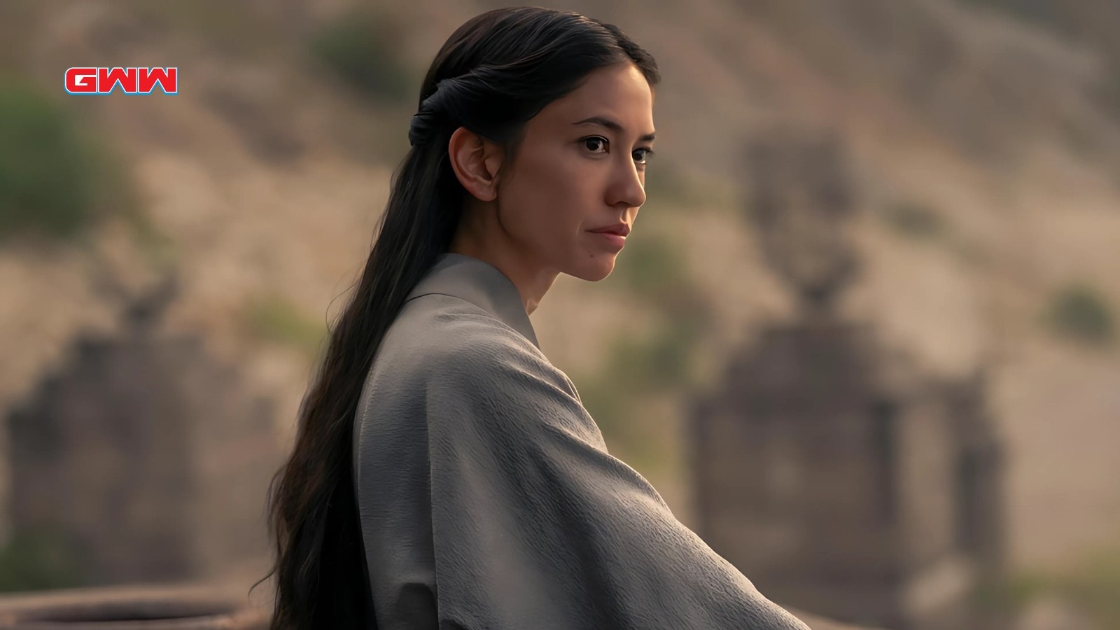 Sawayama Aiko portraying a noblewoman gazing from stone balcony calmly