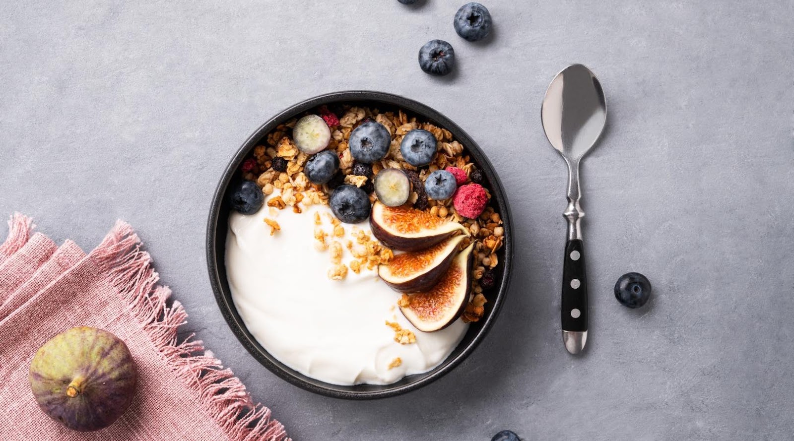 Creamy yogurt bowl with fresh fruit from a healthy restaurant nearby Toronto, recommended by a dietitian