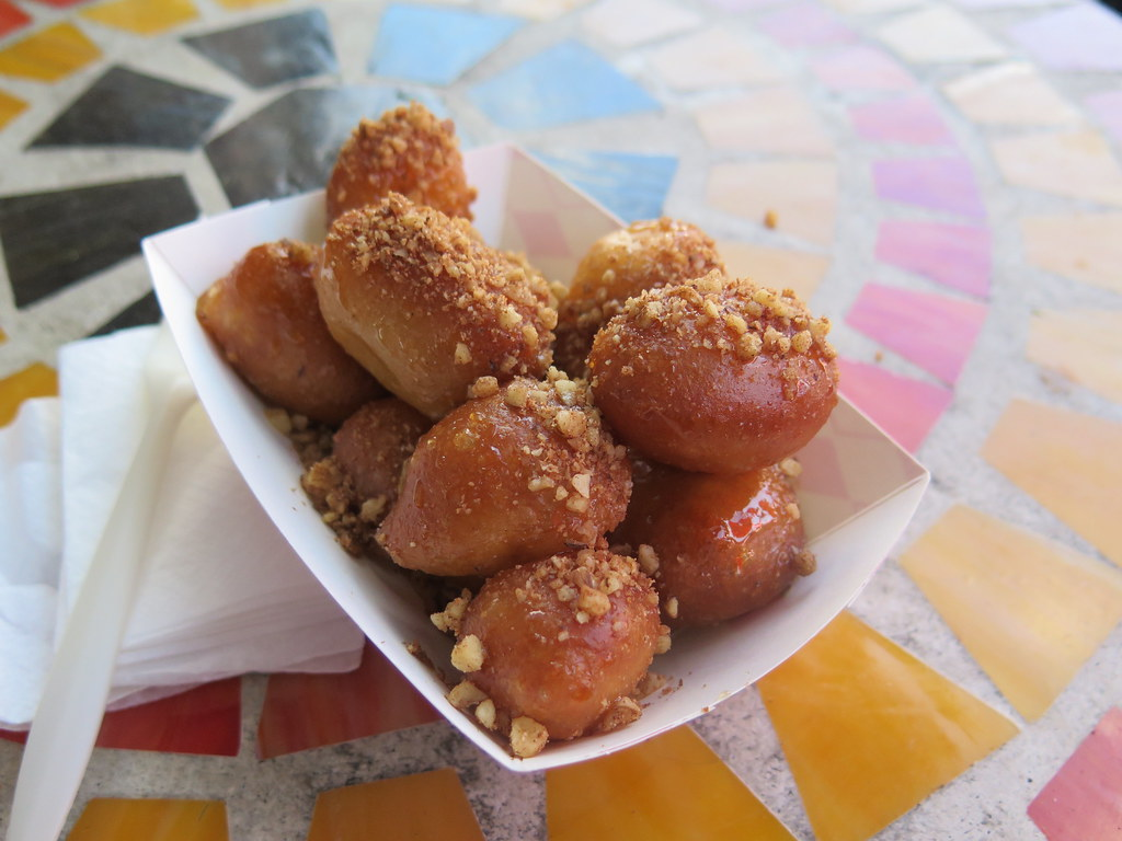 Loukoumades (Wikimedia Commons)