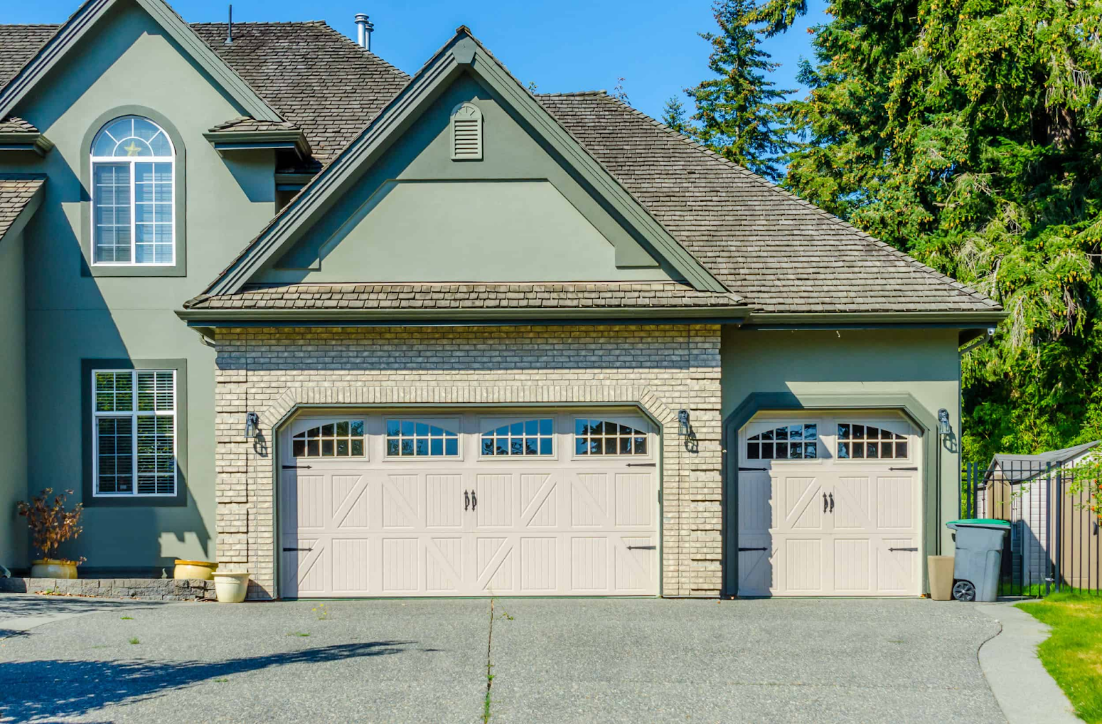 garage door width