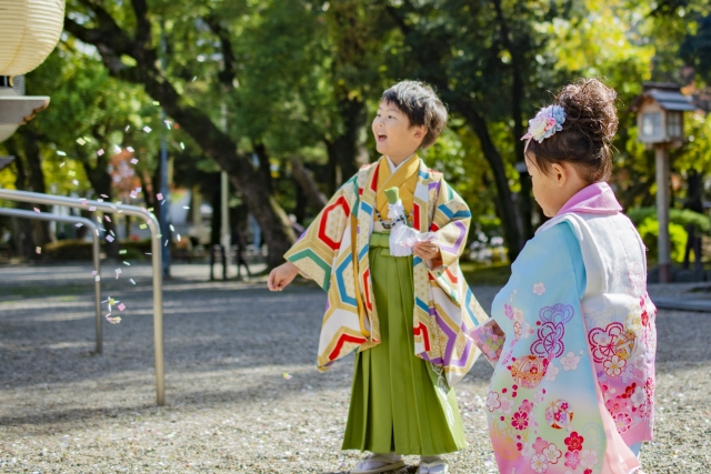 着物を着た男の子の画像