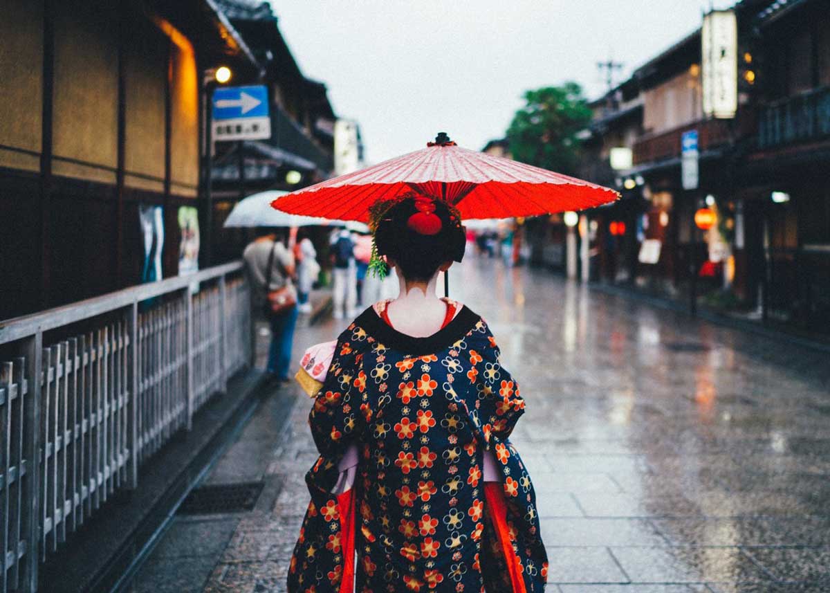 Beautiful nighttime scene in Gion district Kyoto showcasing the perfect blend of traditional architecture, lantern lighting, and cultural heritage ideal for kimono photography
