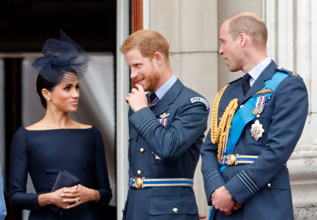 Meghan Markle s'entretient avec le prince Harry et le prince William 