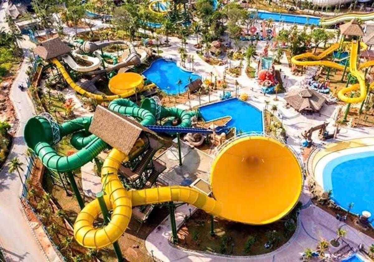 A water park with many slides

Description automatically generated