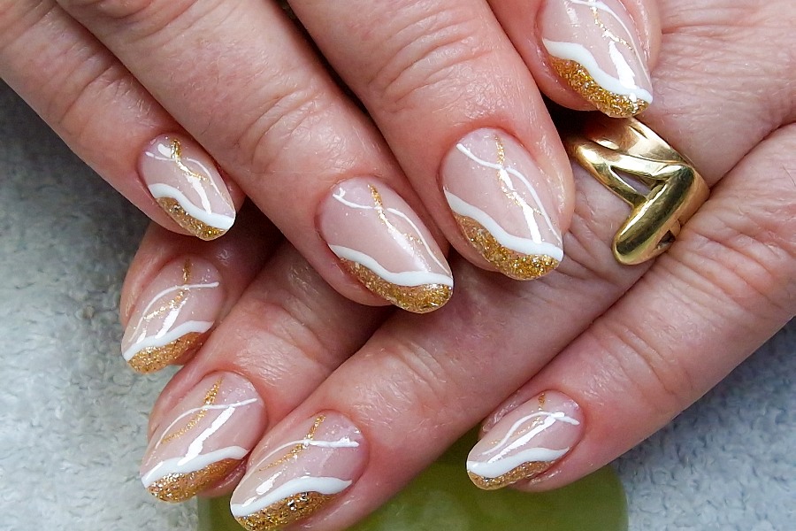 Wavy modern tips bring an artistic, fluid touch to classic French nail tip design.