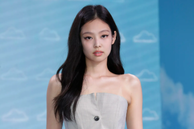 This contains an image BLACKPINK Jennie
