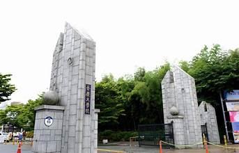 A stone gate with trees in the background

AI-generated content may be incorrect.